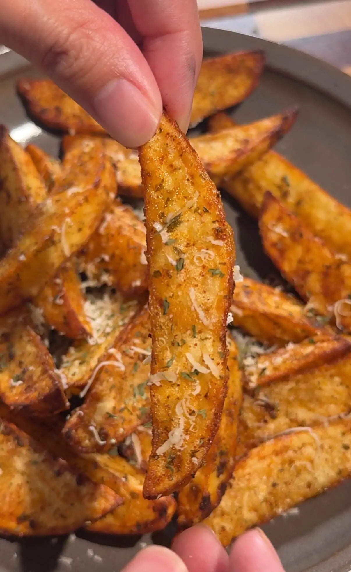 Air Fryer Potato Wedges With Garlic, Paprika, and Crispy Edges