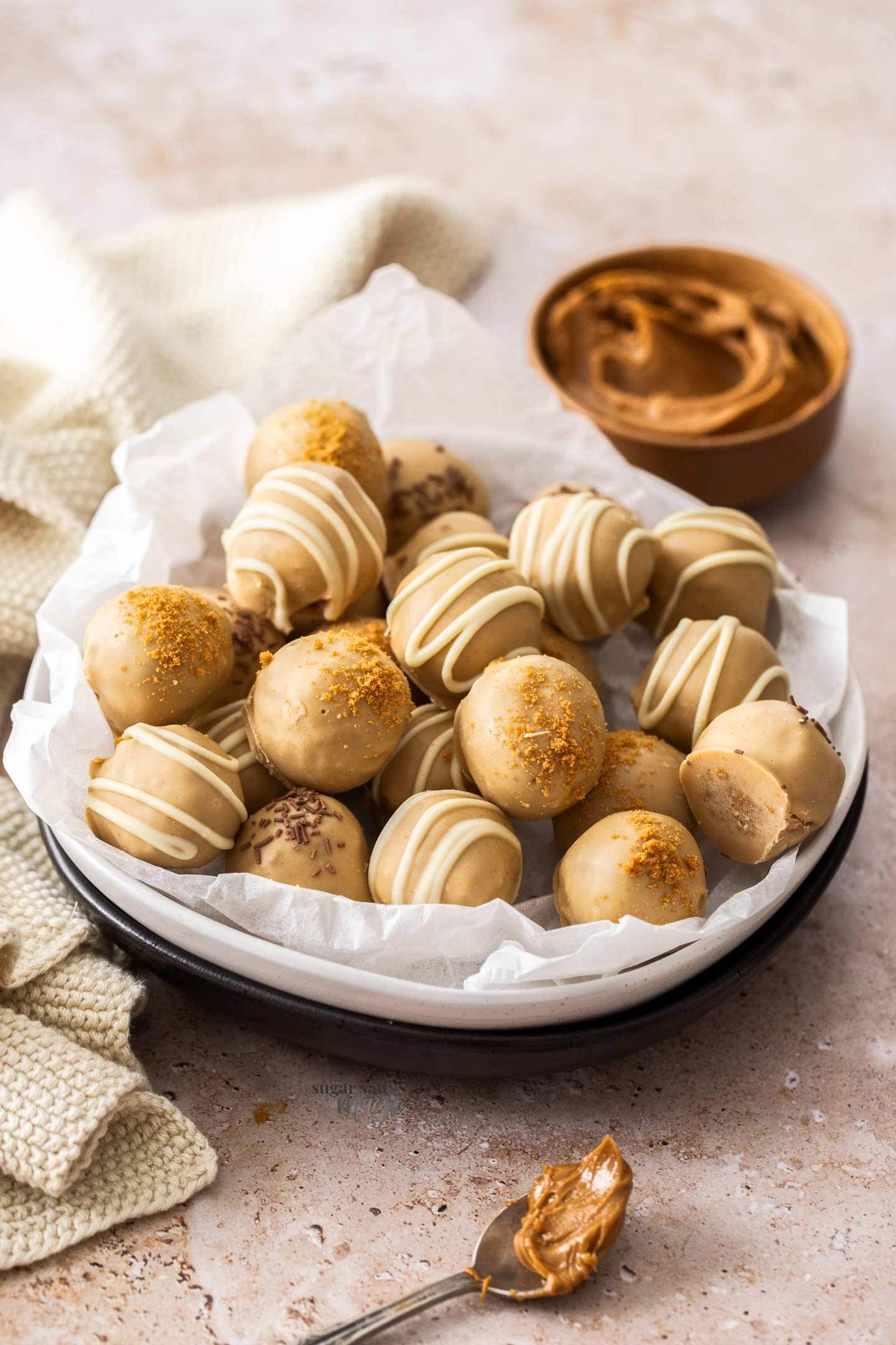 Biscoff Truffles With Crunchy Cookie Bits and White Chocolate