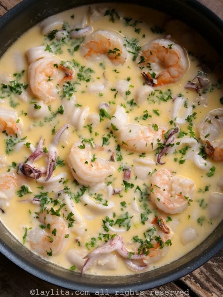 Mariscos al Ajillo: Mixed Seafood in Creamy Garlic Wine Sauce