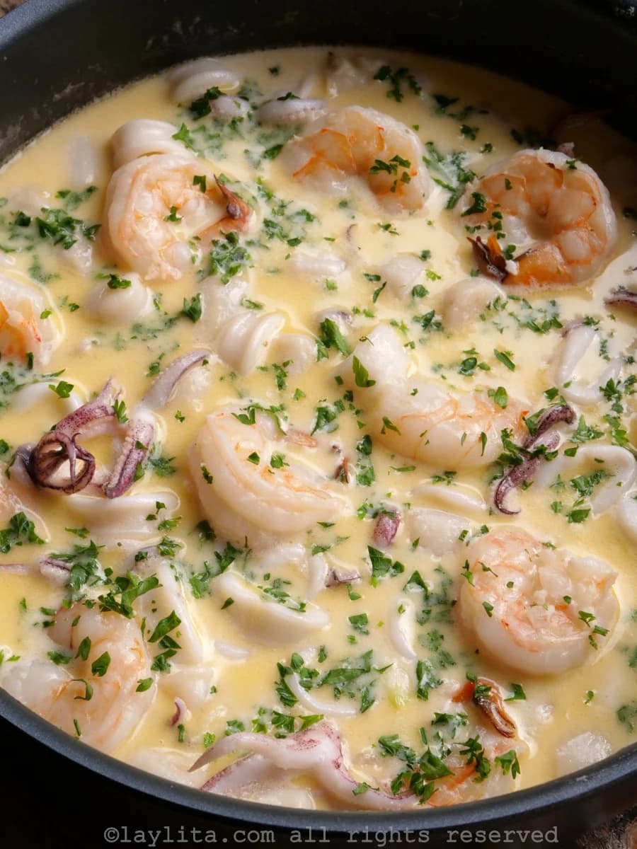 Mariscos al Ajillo: Mixed Seafood in Creamy Garlic Wine Sauce