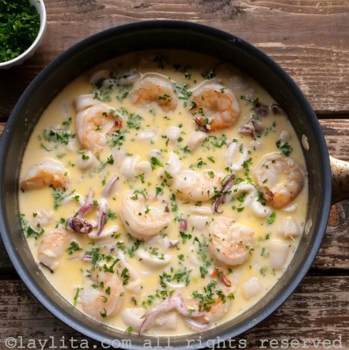 Mariscos al Ajillo: Mixed Seafood in Creamy Garlic Wine Sauce